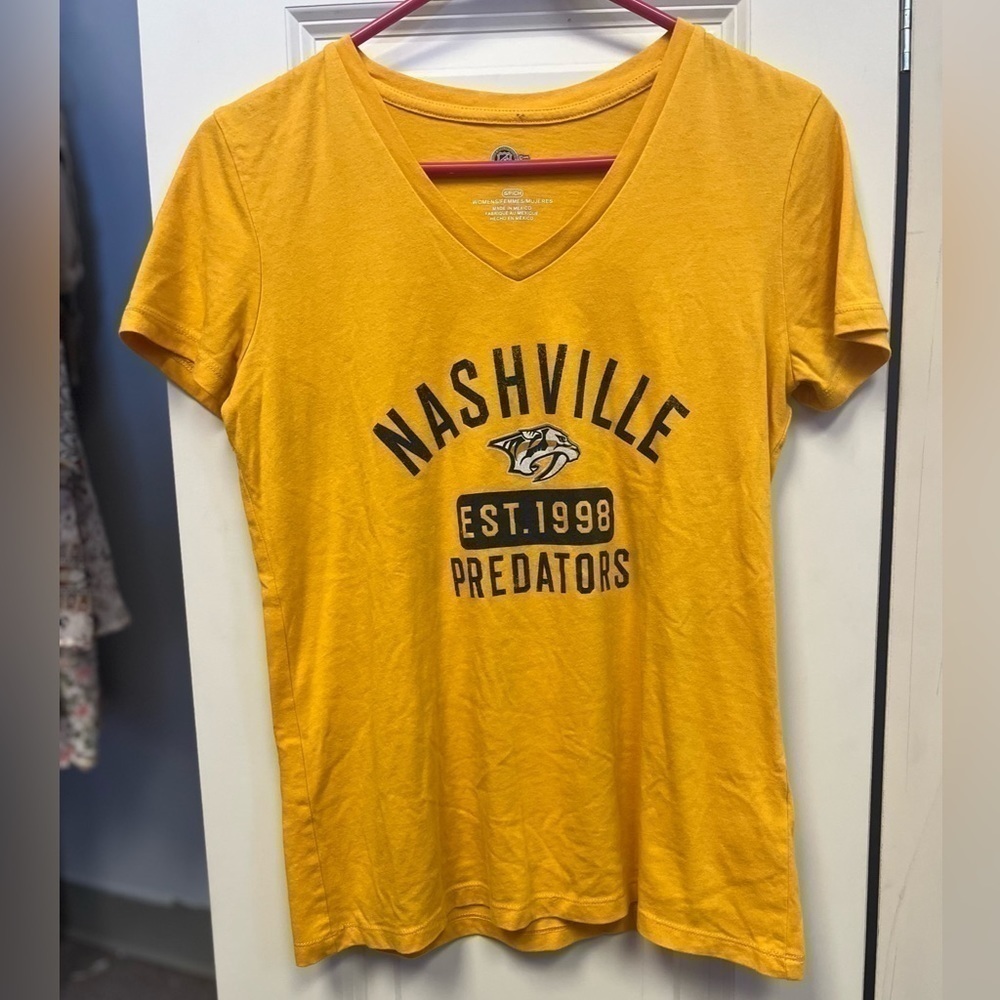 🚨CLEARANCE 0124-42 NHL Official Nashville Predators Tee